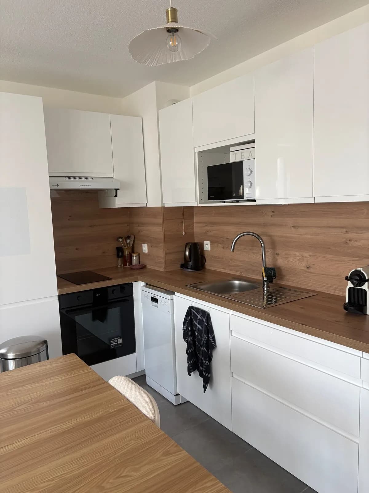 Cuisine équipée avec plaque et four à Jacou