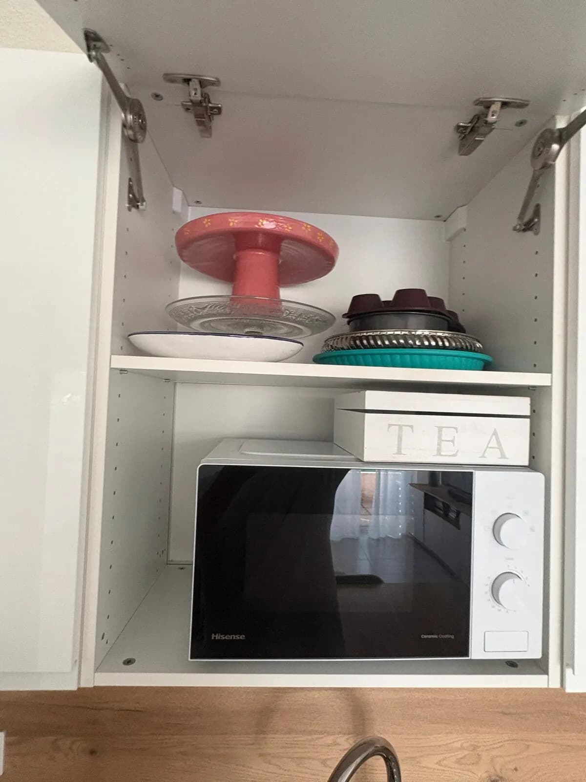 Rangements et micro-ondes de la cuisine à Jacou