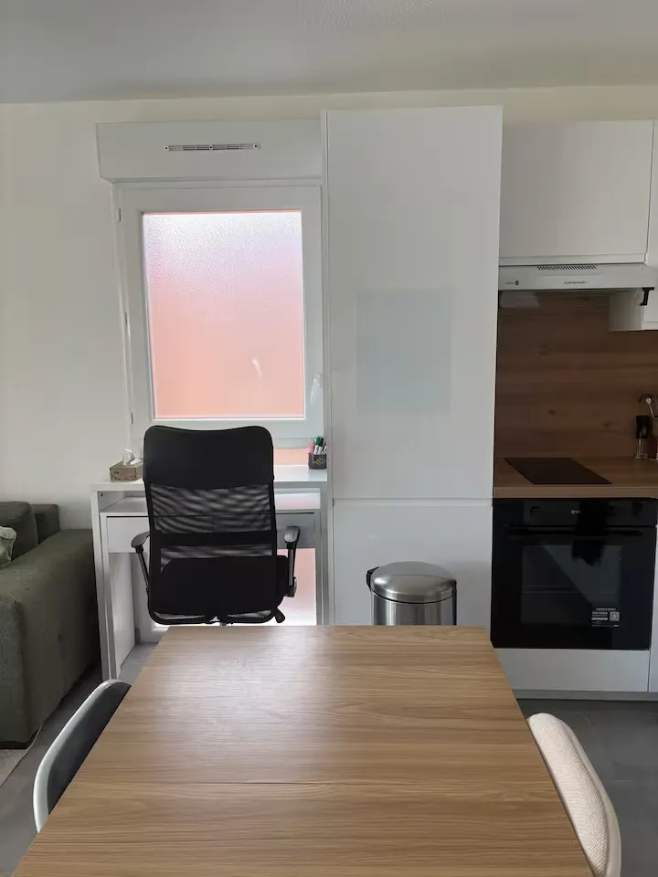 Espace de travail dédié dans l'appartement à Jacou