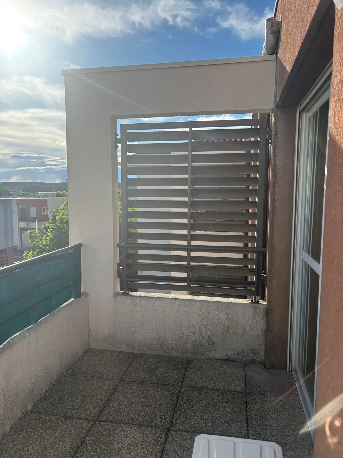 Séjour et coin télévision de l'appartement à Jacou