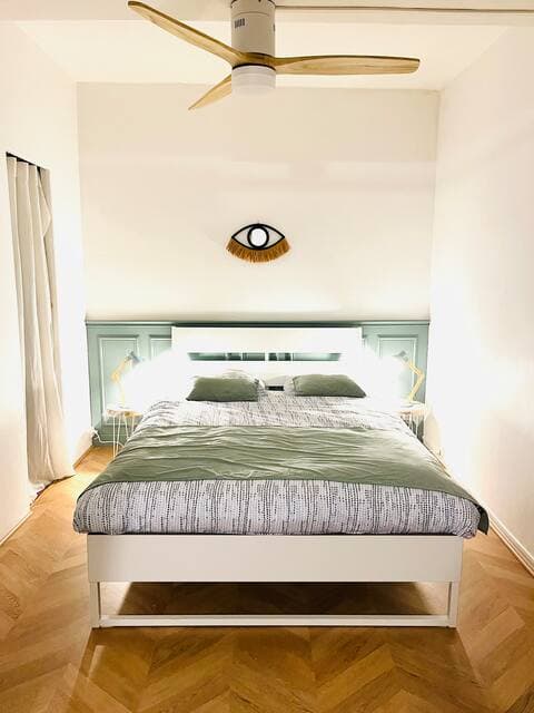 Chambre avec lit double de 140 cm à Montpellier