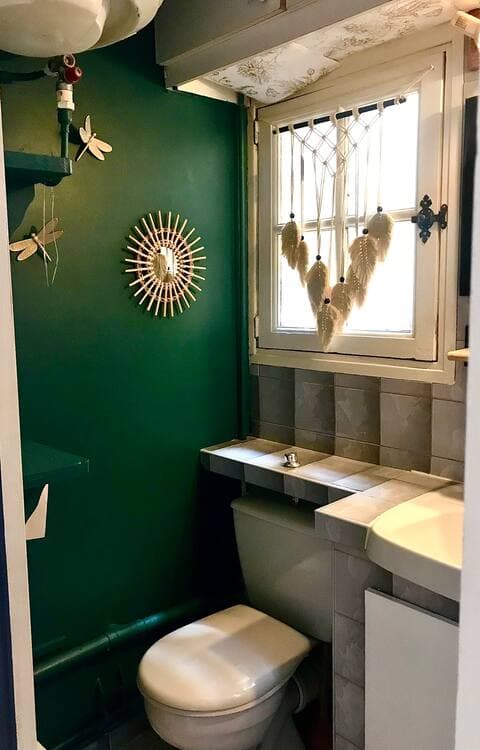 Toilettes et lavabo à Montpellier