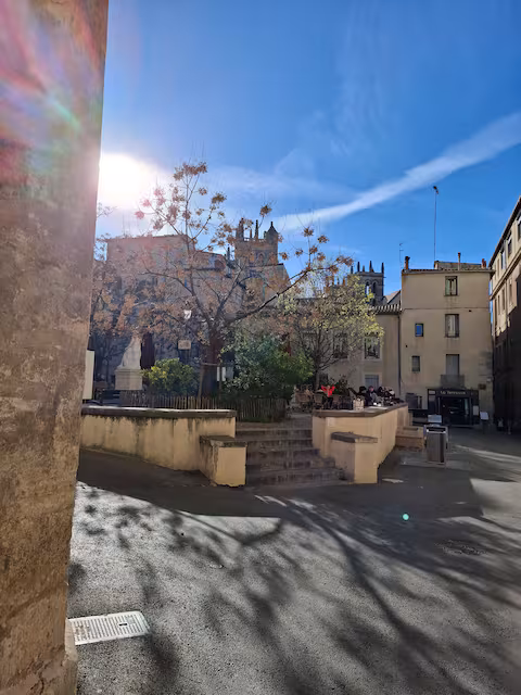 Place de la Canourgue à proximité du logement à Montpellier