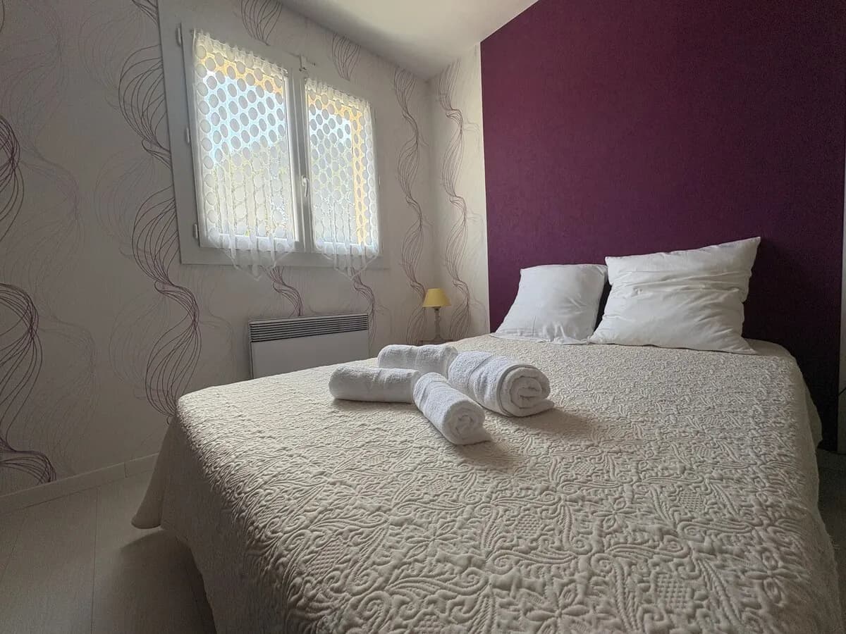 Chambre préparée pour les voyageurs à Grabels