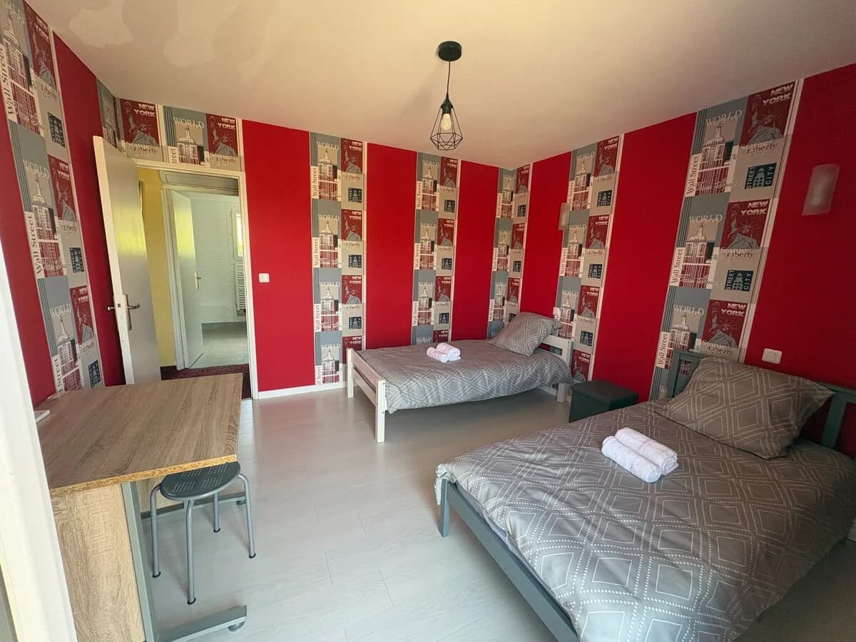 Chambre familiale de la villa à Grabels