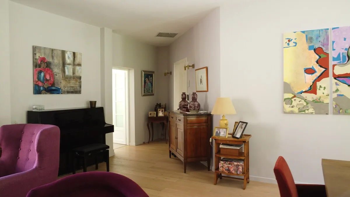 Pièce de vie spacieuse de la villa à Montferrier-sur-Lez