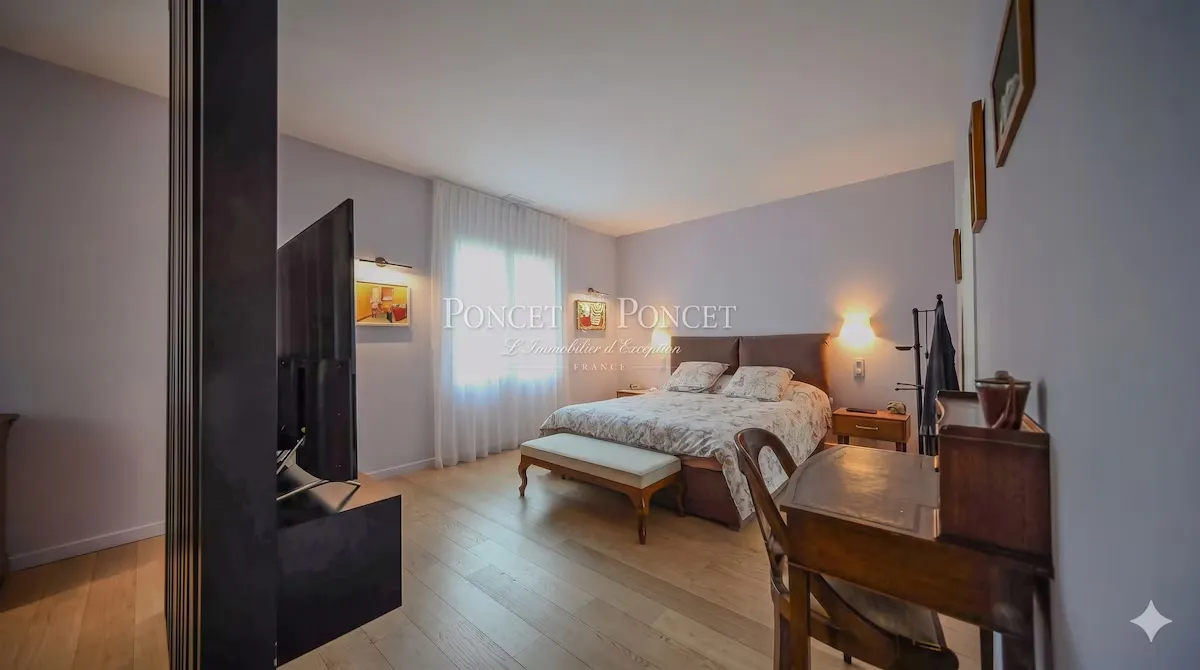 Chambre spacieuse de la villa à Montferrier-sur-Lez