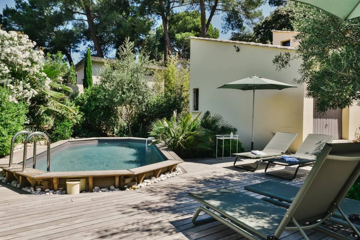 Terrasse et piscine d'une villa gérée par South Conciergerie près de Montpellier